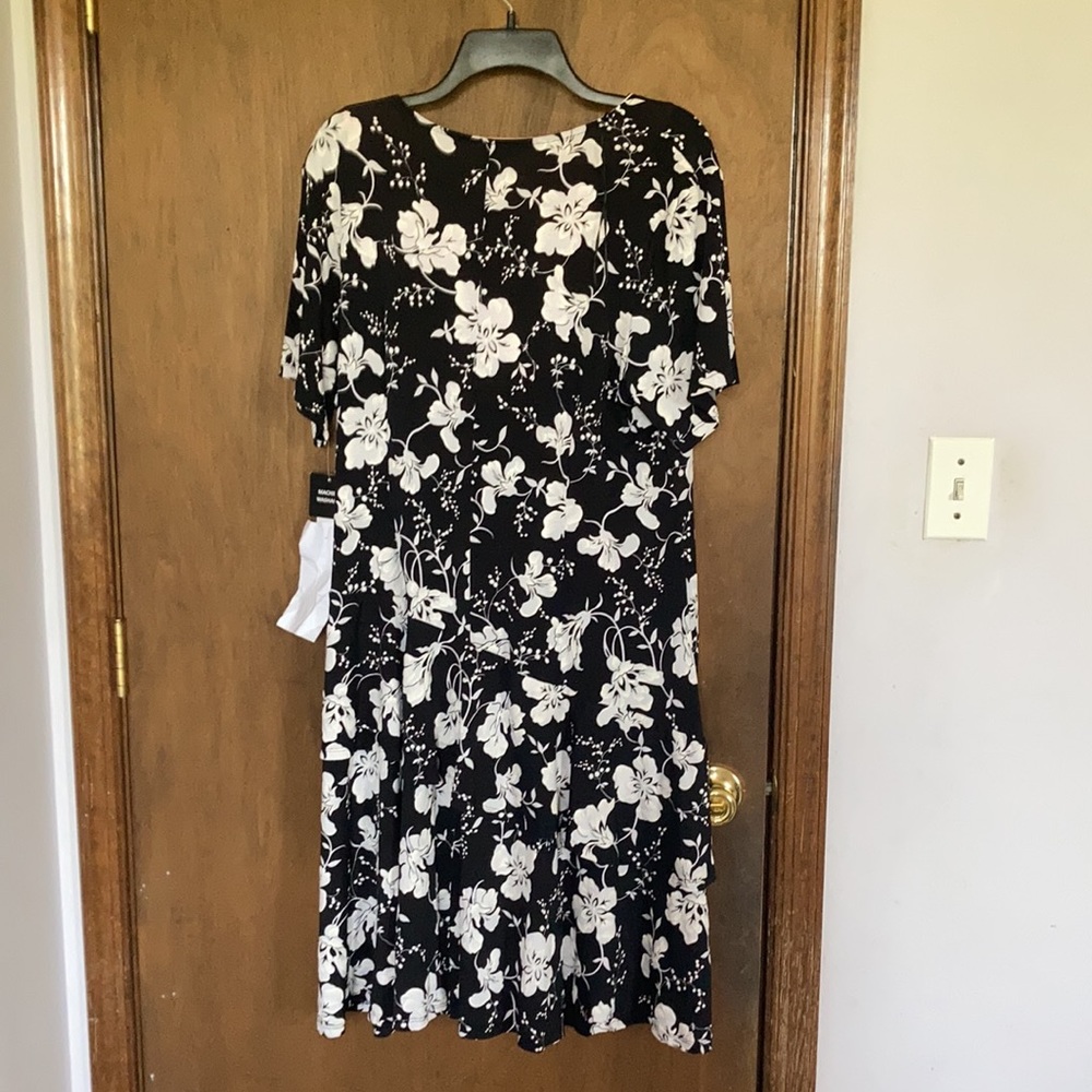 Signature faux wrap floral dress with stretch size 2X - Picture 13 of 17